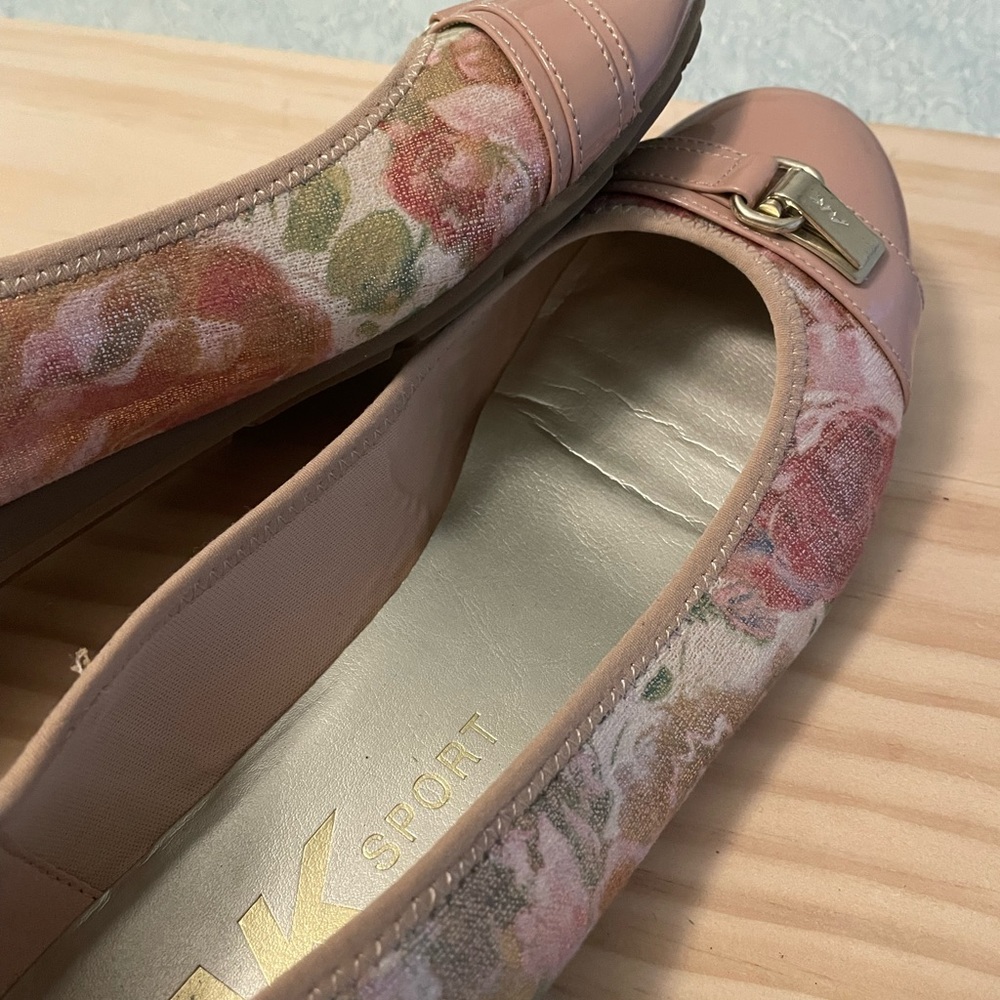 Super cute pink, Anne Klein flats - Picture 4 of 5